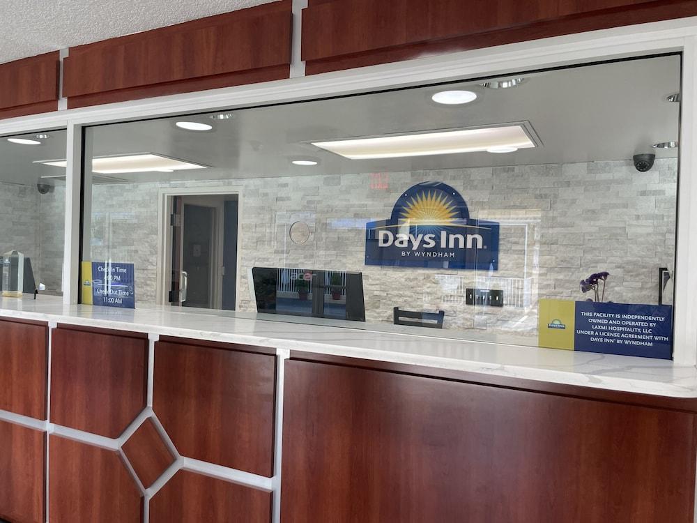 Days Inn By Wyndham Port Charlotte Town Center Exterior foto