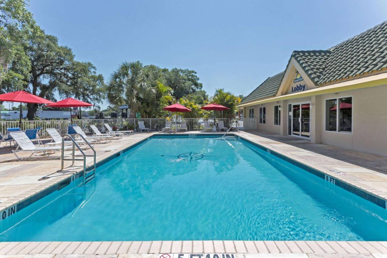 Days Inn By Wyndham Port Charlotte Town Center Exterior foto
